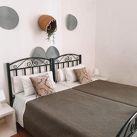 Avis Guesthouse Évora Esterno foto