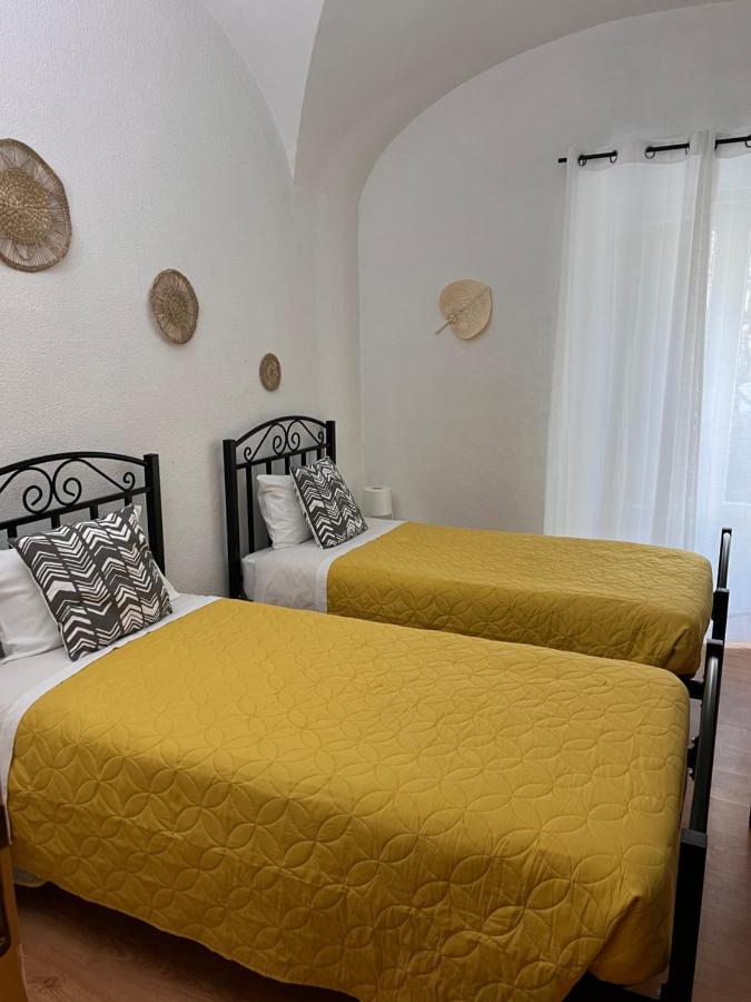 Avis Guesthouse Évora Esterno foto