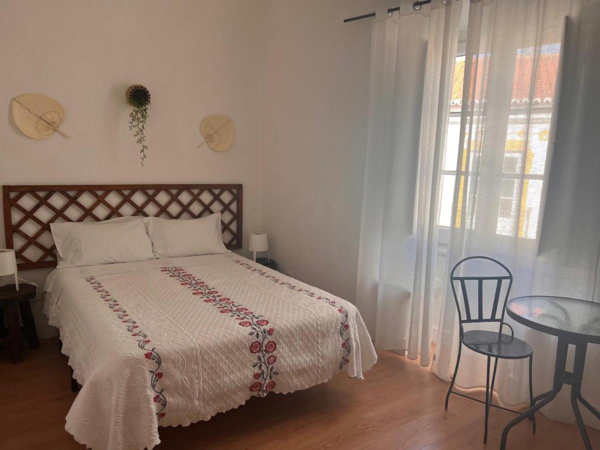 Avis Guesthouse Évora Esterno foto
